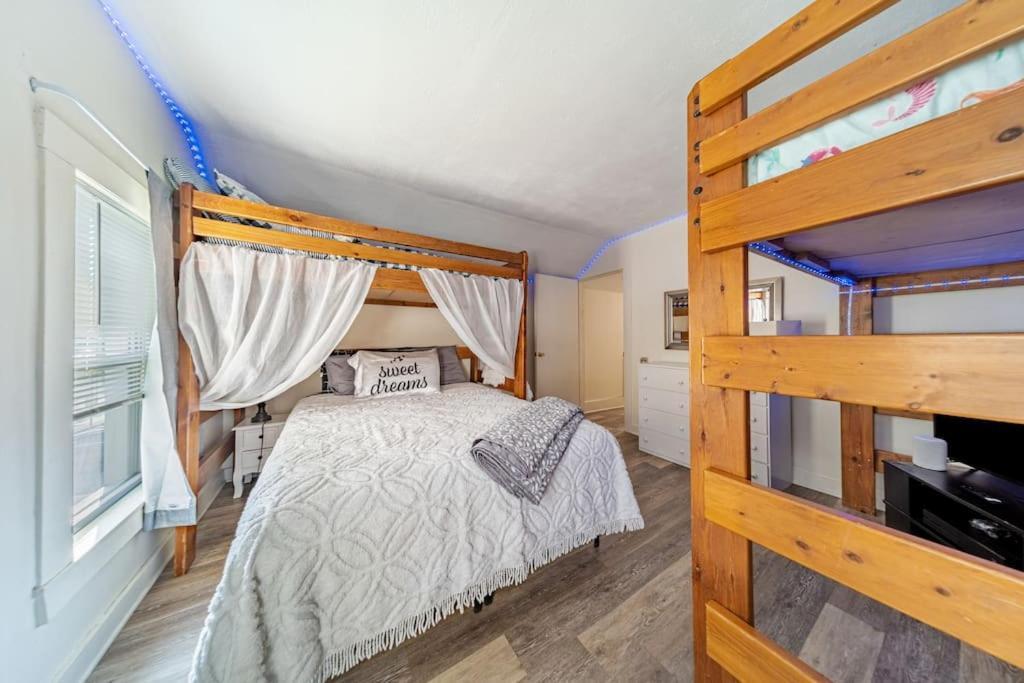 Cottage In The Falls, 2 B, 2 Bath, Fireplace Кайахога-Фолс Экстерьер фото