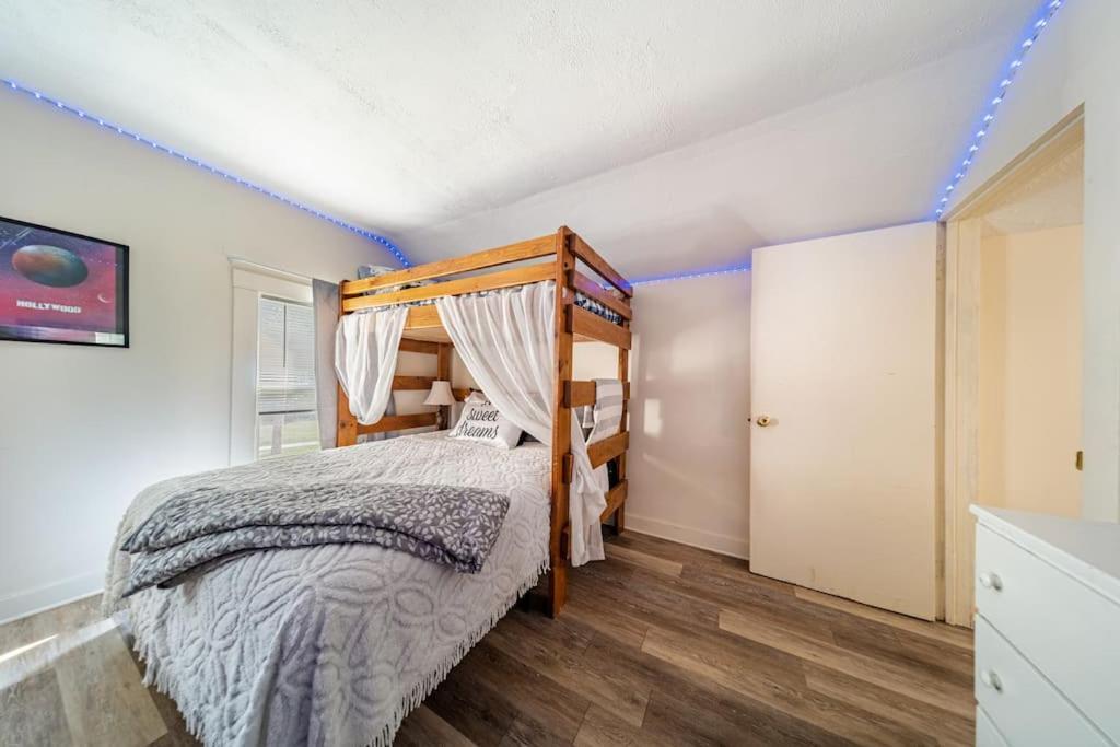 Cottage In The Falls, 2 B, 2 Bath, Fireplace Кайахога-Фолс Экстерьер фото
