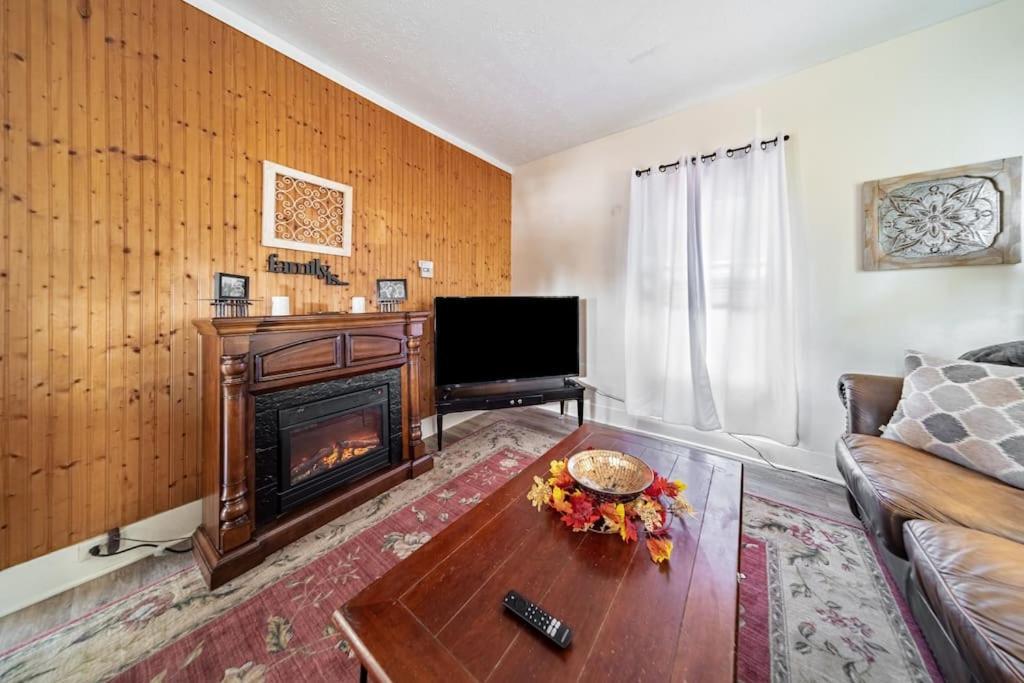 Cottage In The Falls, 2 B, 2 Bath, Fireplace Кайахога-Фолс Экстерьер фото